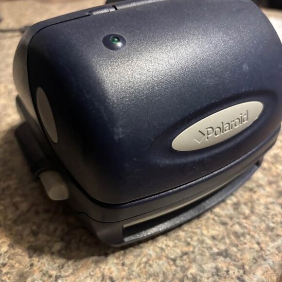 Instant Polaroid camera for content creators or capturing memories - Picture 2 of 4